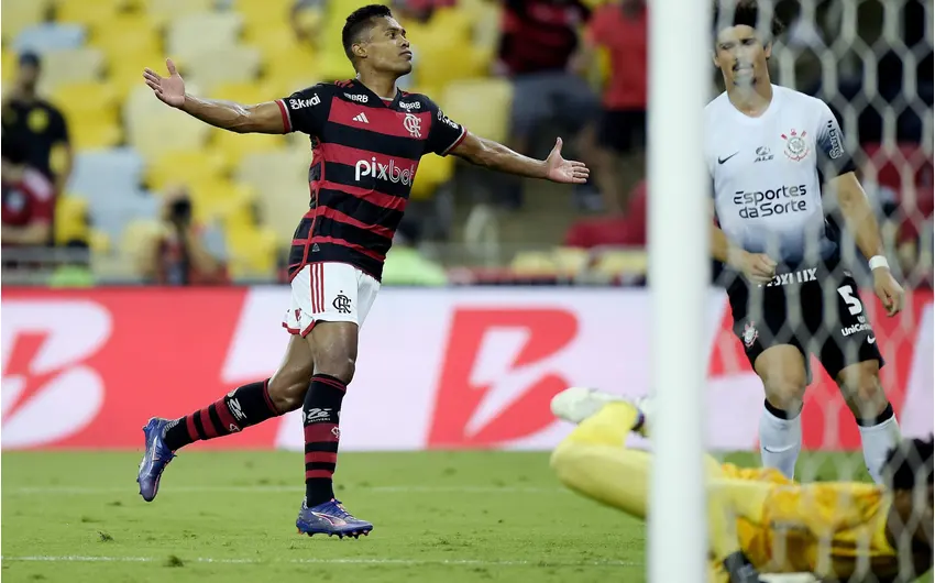 Na estreia de Filipe Luís, Flamengo vence Corinthians na Copa do Brasil