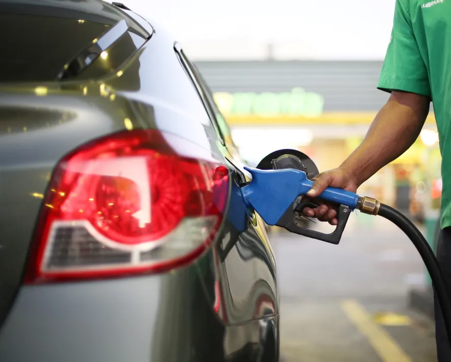 Procon Natal identifica variação de mais de R$ 1 no preço da gasolina