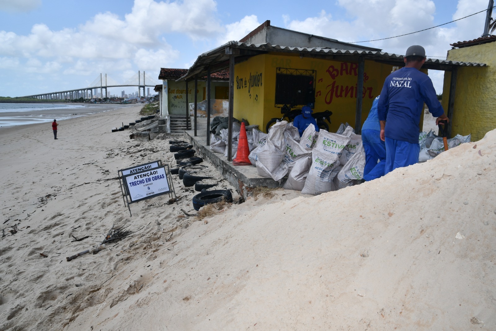 Prefeitura interdita barracas por causa da maré alta prevista para esta semana