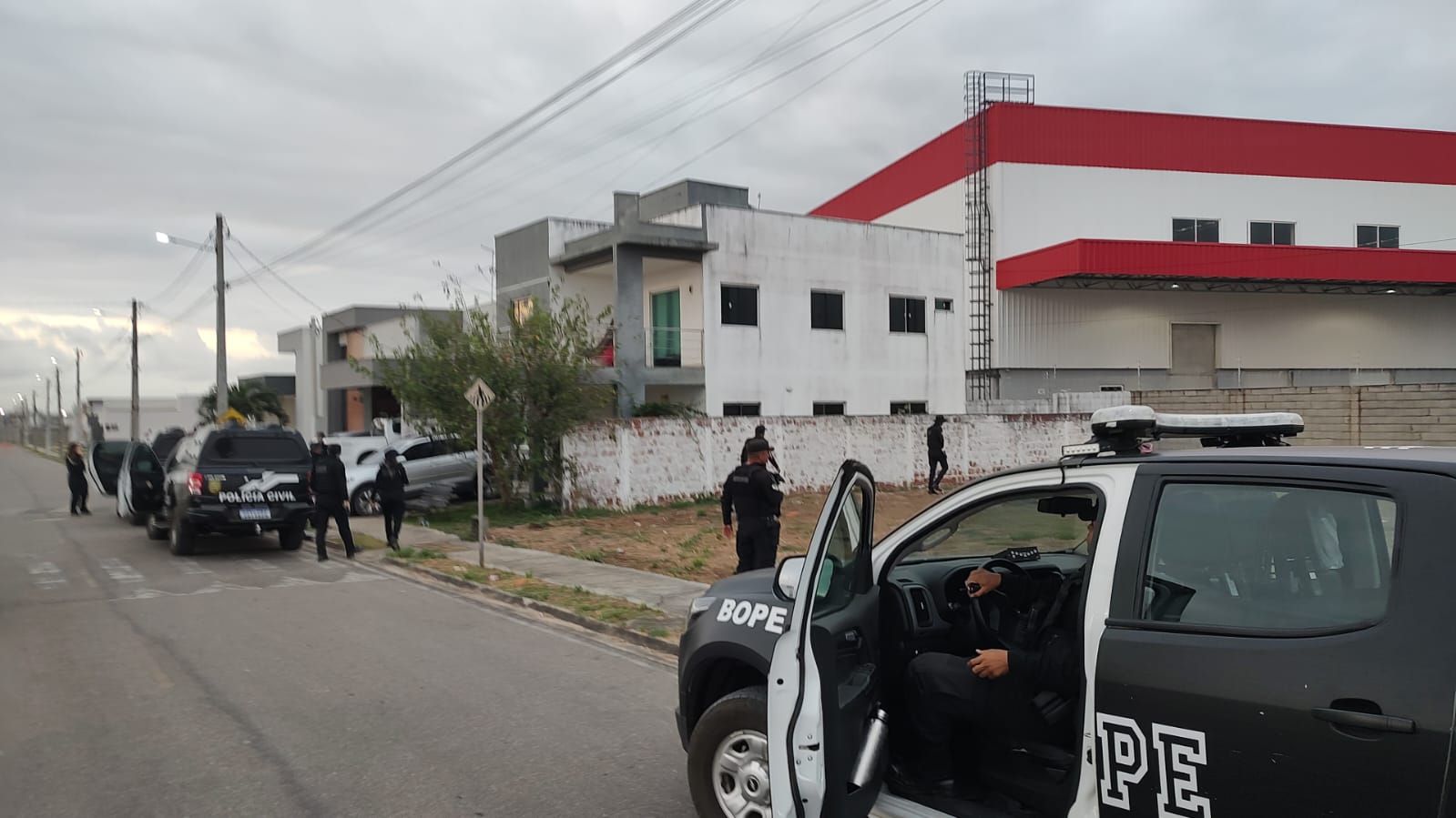 Policial militar é preso por suspeita de homicídio e participação em grupo criminoso em Natal