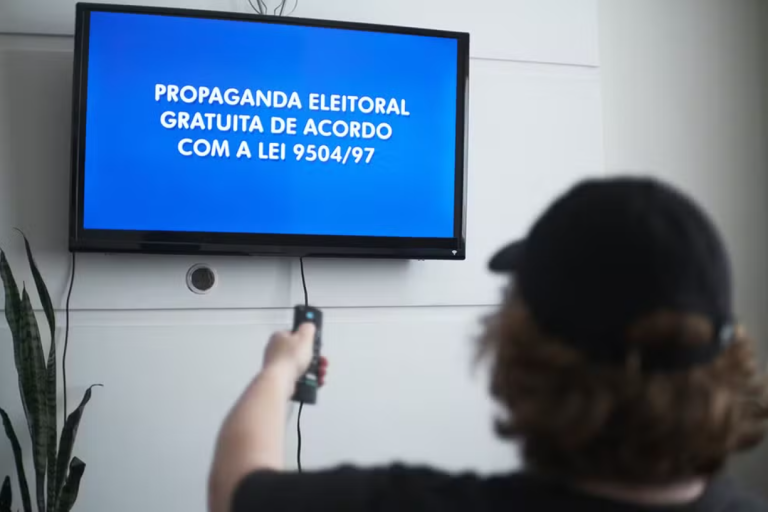 Eleições 2024: propaganda eleitoral no rádio e na TV termina hoje