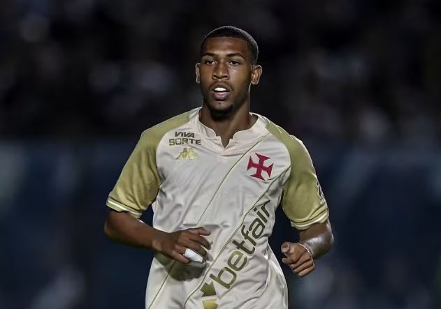 Lyon, de John Textor, faz proposta por Rayan, do Vasco