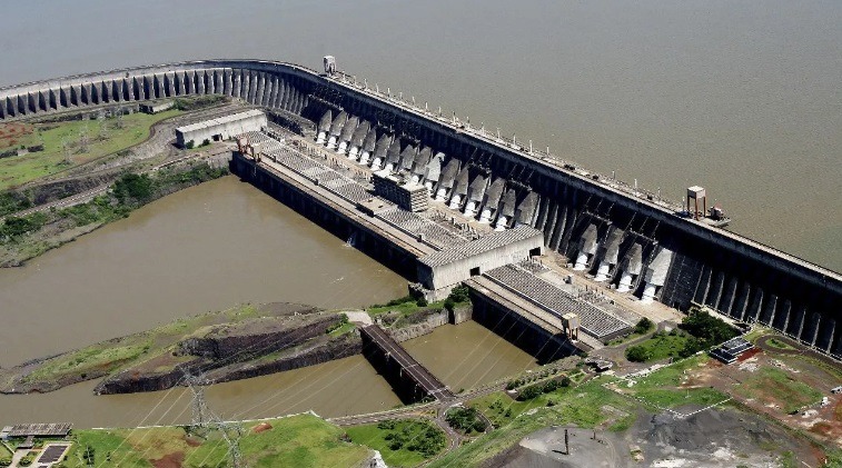 Itaipu vai repassar R$ 81 milhões para cooperativa ligada ao MST