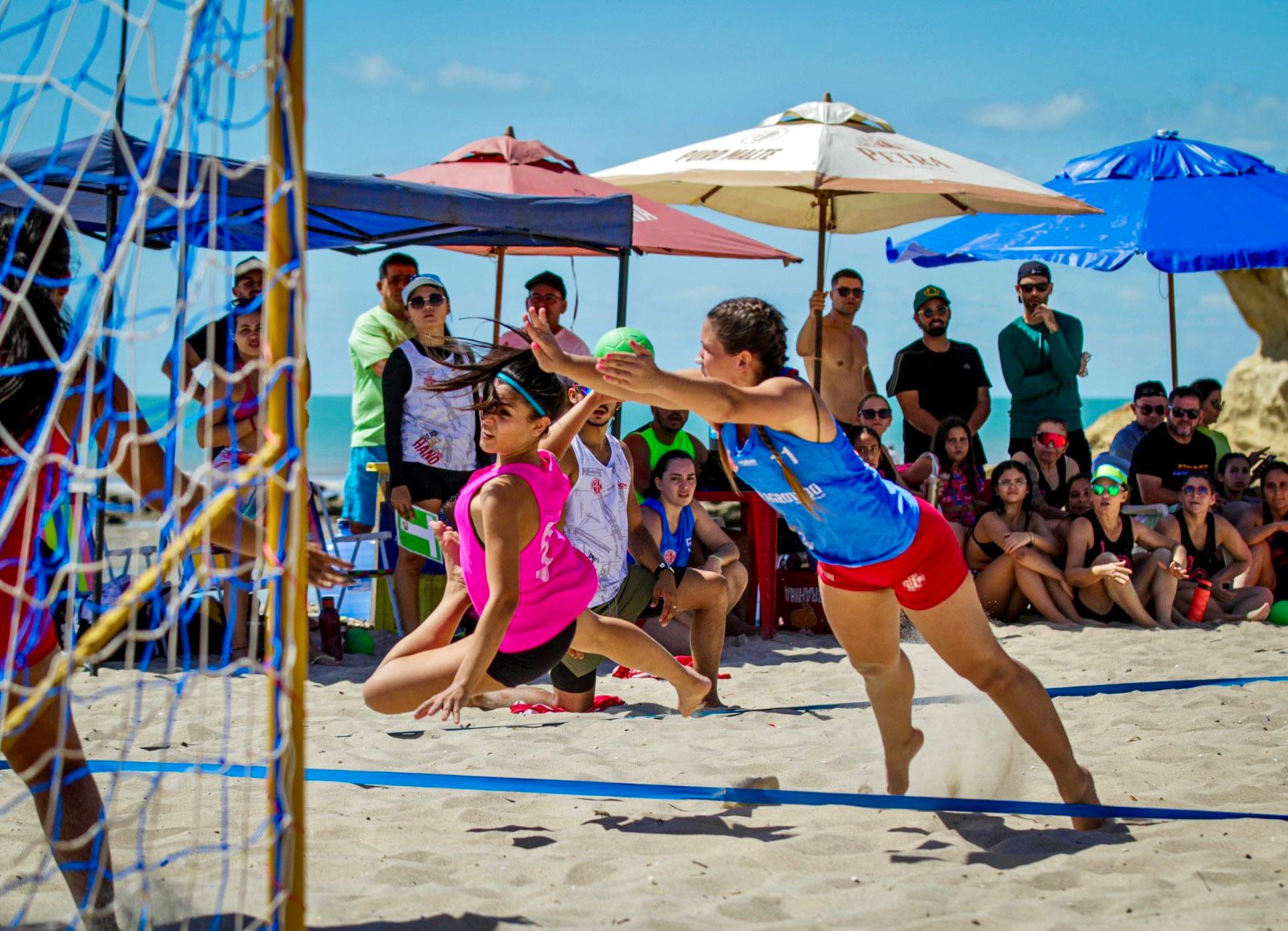 Handebol de Areia: Sonhando com título nacional, equipe feminina do América disputa etapa do circuito brasileiro em João Pessoa