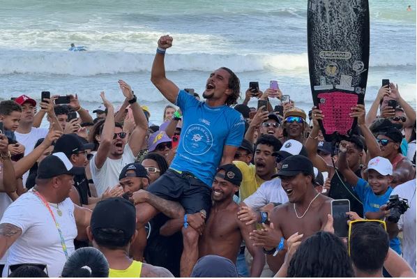 Natalense Mateus Sena vence etapa da WSL 