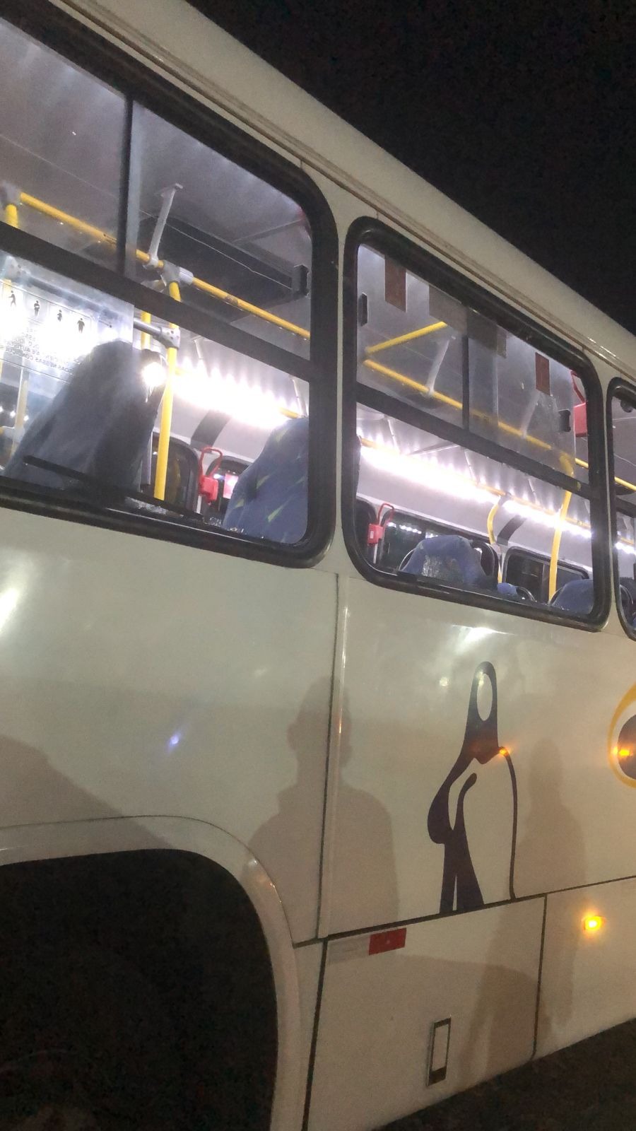 Empresa recolhe ônibus por falta de segurança após novos protestos em Felipe Camarão