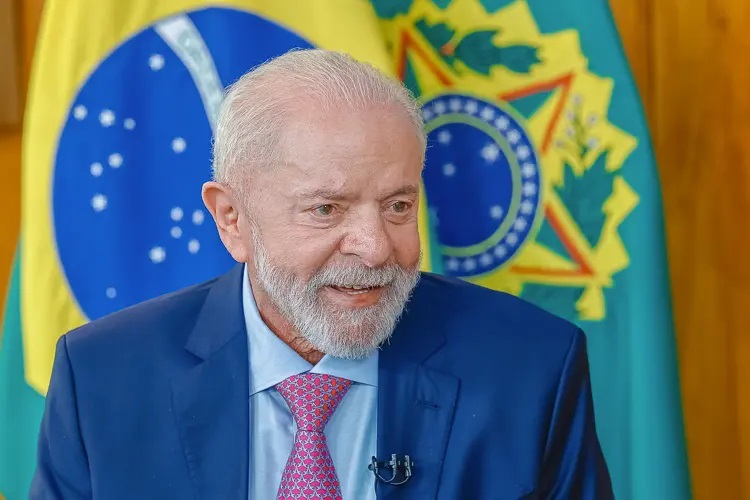 [VIDEO] Lula culpa imprensa por crise econômica e cobra que deputados e empresários também cortem da própria carne