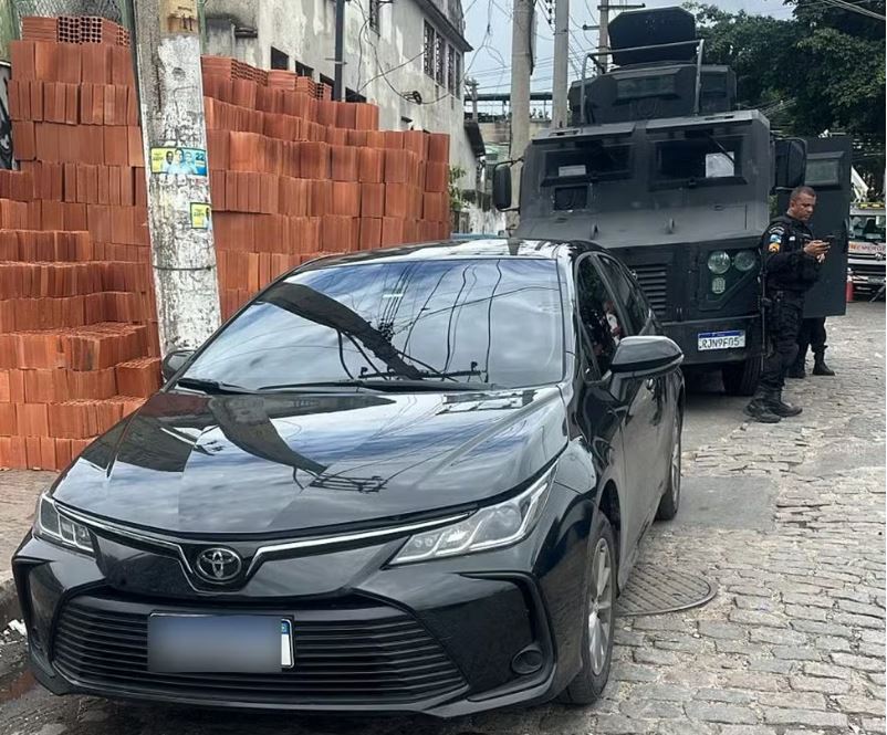 Carro de secretário de ministro é roubado no Rio