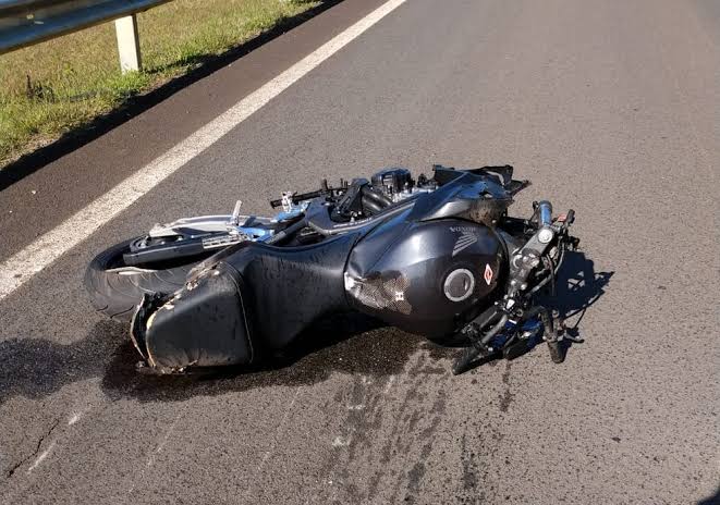 Grave acidente entre carro e moto deixa duas pessoas mortas na BR-226, no RN