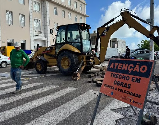 Prefeitura de Natal bloqueia trânsito na Avenida Getúlio Vargas para obras nesta terça-feira (19)