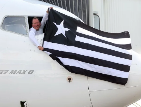 Botafogo desembarca no RJ e é recepcionado pela torcida