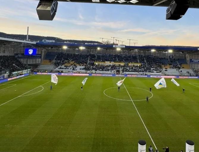 Violência entre torcidas deixa 79 feridos em jogo na Alemanha