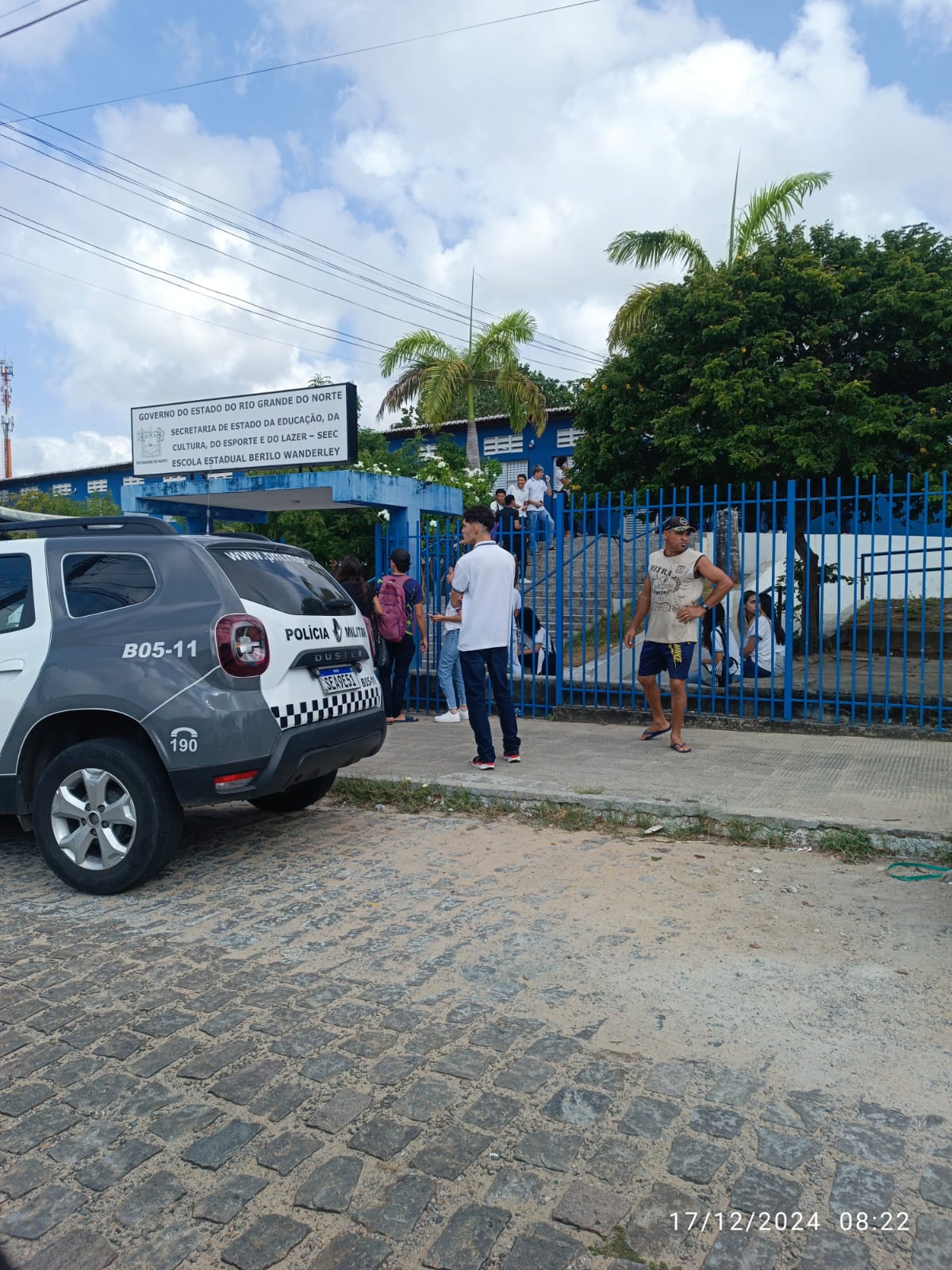 Aluna tenta matar professora e deixa colega baleado em atentado a tiros em escola na zona Sul de Natal