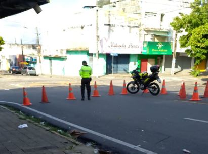 Comerciantes se revoltam com bloqueio no Alecrim durante Natal