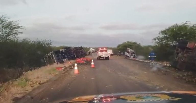 Homem morre em acidente entre carretas e carro na BR-304, no RN