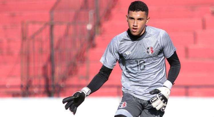 Titular no Santa Cruz, goleiro já foi destaque na base do América