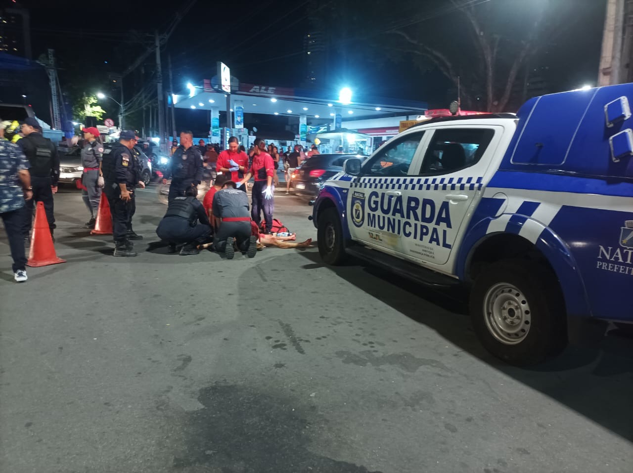 Mulher esfaqueia companheira na Praça Cívica