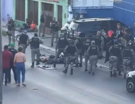 [VIDEO] Terror: Bandidos invadem clínica em Parnamirim e fazem clientes reféns 