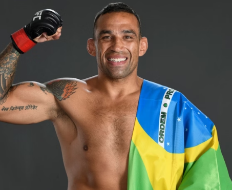 Ex-campeão do UFC anuncia retorno às competições em 2025