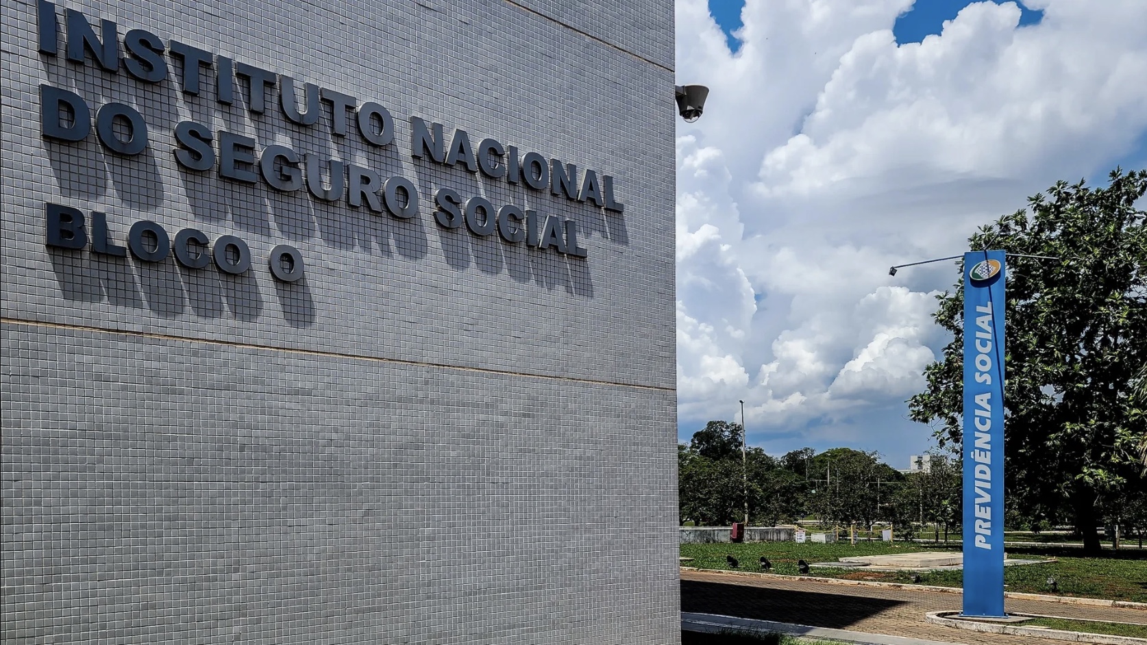 INSS • Rafa Neddermeyer/Agência Brasil