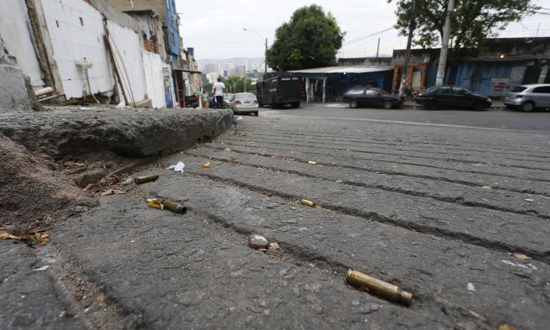 92760592_RI-Rio-de-Janeiro-06-05-2021-Tiroteio-deixa-passageiros-e-policiais-baleados-em-estacao-do.jpg