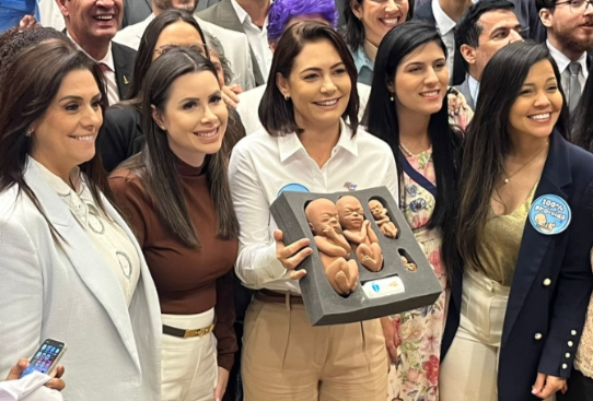 FireShot Capture 033 - Na Câmara, Michelle se irrita com pergunta sobre Bolsonaro no STF -_ - [www.metropoles.com].png