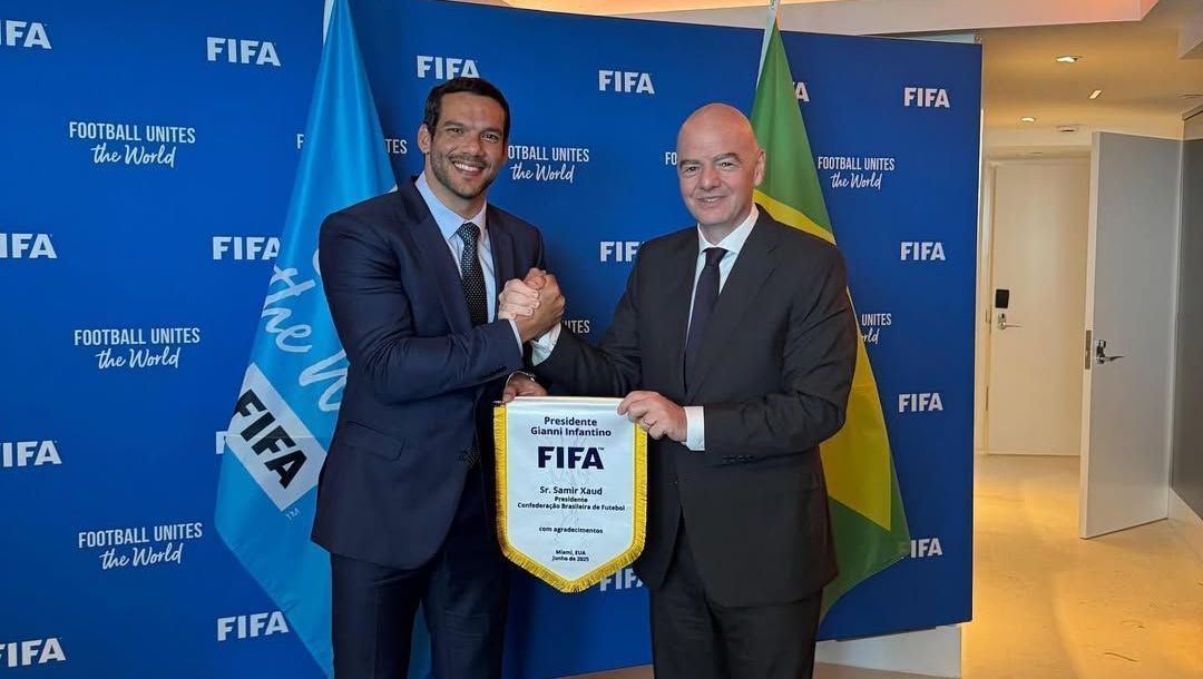Samir Xaud e Infantino se encontraram nesta sexta na Cúpula Executiva do Futebol da Fifa  • Divulgação / CBF