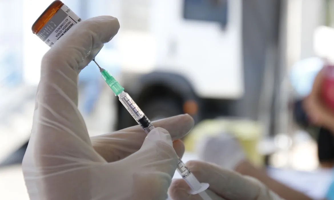 Vacinação previne a meningite bacteriana  • Tânia Rêgo/Agência Brasil
