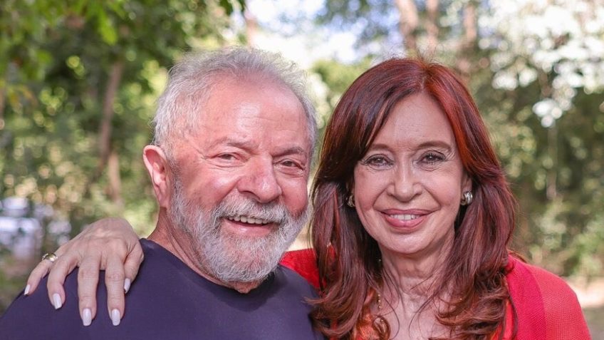 Lula e Cristina Kirchner em almoço em 2021