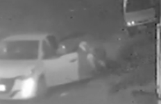 FireShot Capture 137 - Motorista de aplicativo salta de carro em movimento após ser atacad_ - [record.r7.com].png