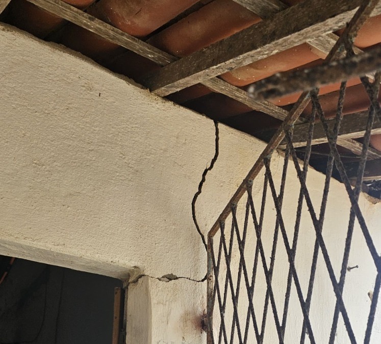 Morador da comunidade Maxixe, na zona rural, confirmou aparecimento de rachaduras após o tremor | Foto: Reprodução