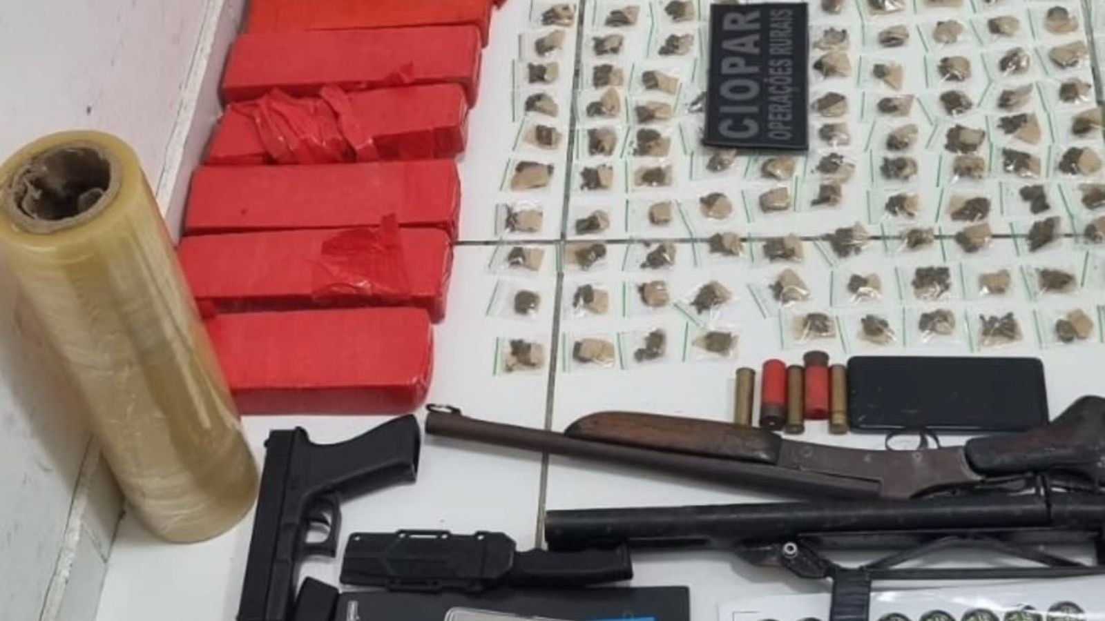 Facção foge e deixa drogas e armas para trás em Parnamirim | Foto: Divulgação/PMRN