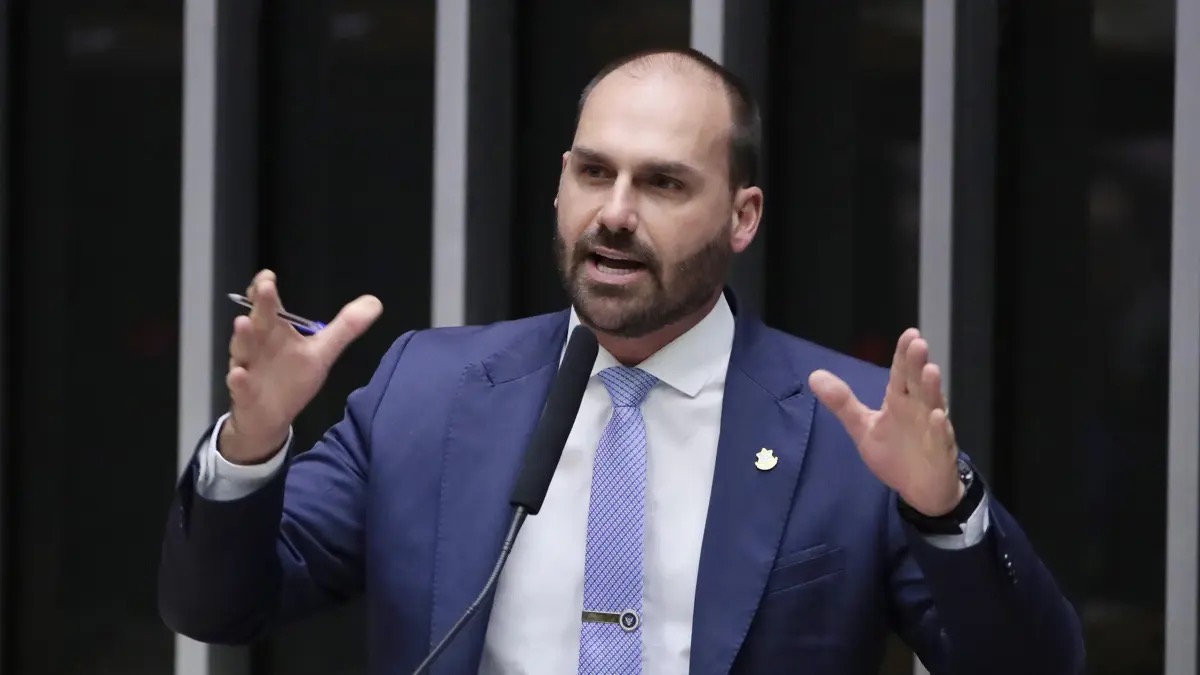 Deputado licenciado critica decisão de Moraes de autorizar mandados e medidas cautelares contra Jair Bolsonaro. (Foto: Zeca Ribeiro/Câmara dos Deputados)