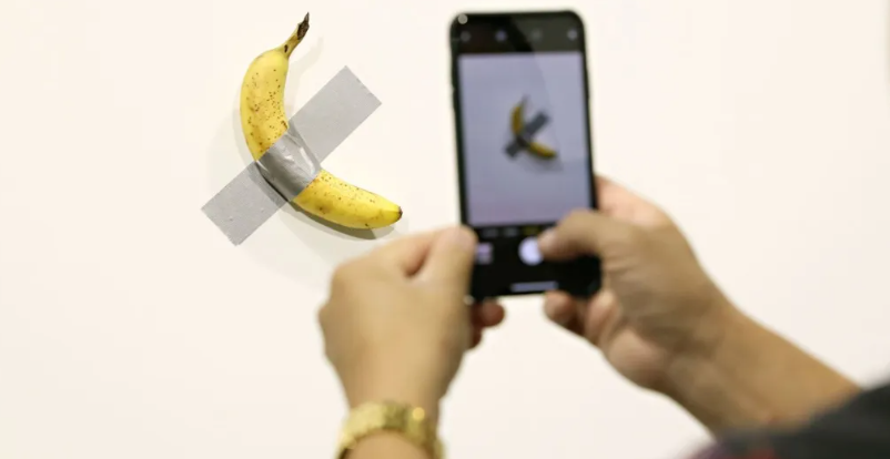FireShot Capture 194 - Visitante come banana de R$ 35 milhões que estava exposta em museu _ - [www.cnnbrasil.com.br].png