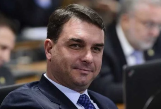 FireShot Capture 206 - Flávio Bolsonaro protocola novo pedido de impeachment contra Moraes_ - [www.metropoles.com].png