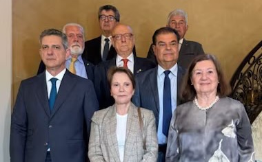 Comitiva de senadores foram recebidos pela embaixadora do Brasil nos EUA, Maria Luiza Viotti; na imagem, falta apenas Carlos Viana, que também integra o grupo Foto: @agenciasenado via Instagram