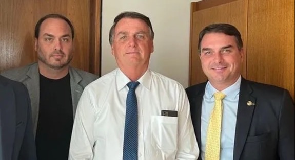 Jair Bolsonaro e os filhos, Carlos, Flávio e Eduardo  • Flickr
