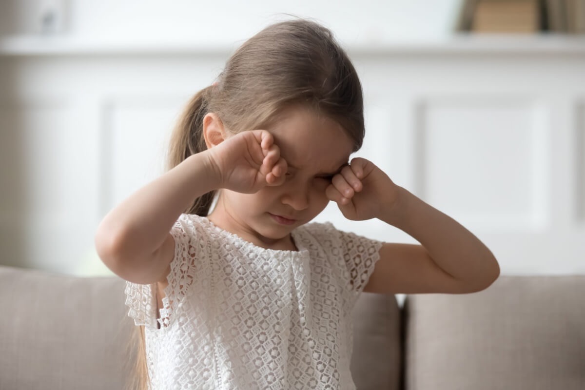 A fadiga excessiva pode ser um reflexo da sobrecarga do sistema imunológico | Criança imunidade | (Imagem: fizkes | Shutterstock)
