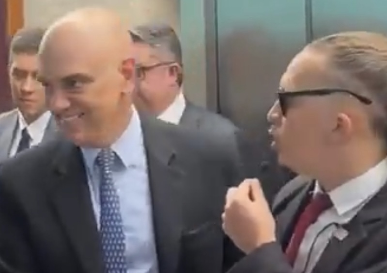 Alexandre de Moraes e o humorista Mizael 