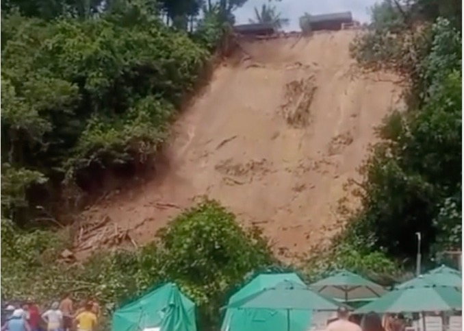 Deslizamento de terra na praia do madeiro em tibau do sul | Foto: reprodução