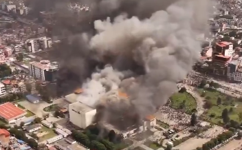 FireShot Capture 003 - SPACE LIBERDADE  no X_ _🚨URGENTE - População coloca fogo no parla_ - [x.com].png