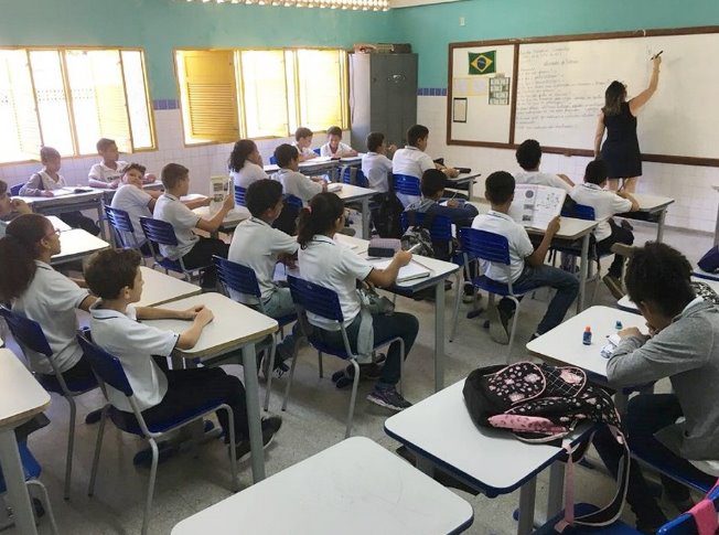 professor-aula-escola-estadual-rn.jpg