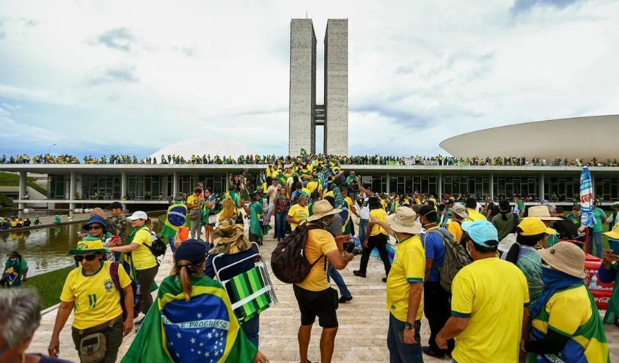 FireShot Capture 036 - Anistia _light__ entenda proposta que exclui Bolsonaro de perdão po_ - [www.cnnbrasil.com.br].png