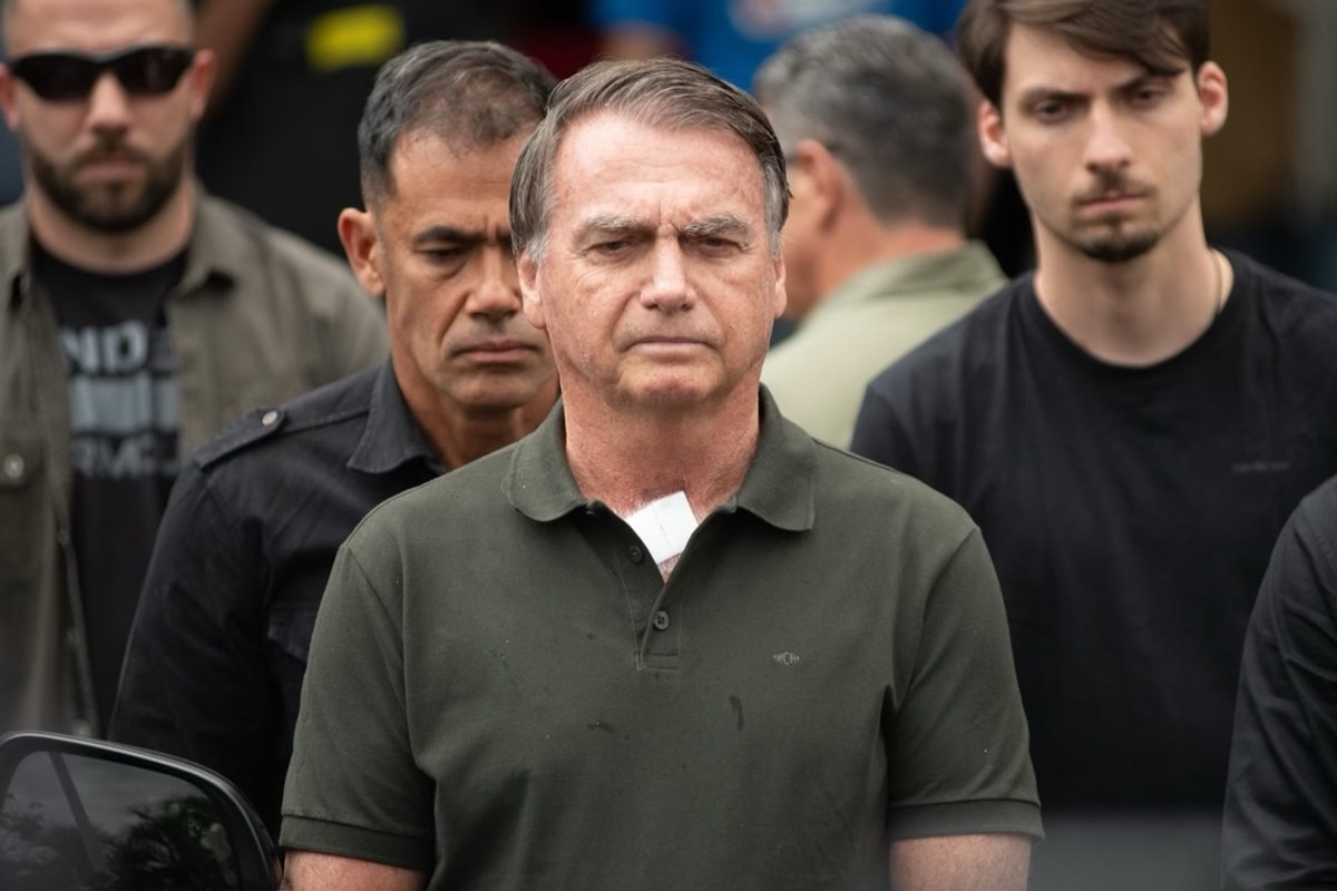 Jair Bolsonaro na saída do hospital | Foto: HUGO BARRETO/METRÓPOLES