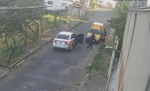 FireShot Capture 093 - Vídeo_ advogada criminalista é executada com 20 tiros quando caminh_ - [www.metropoles.com].png