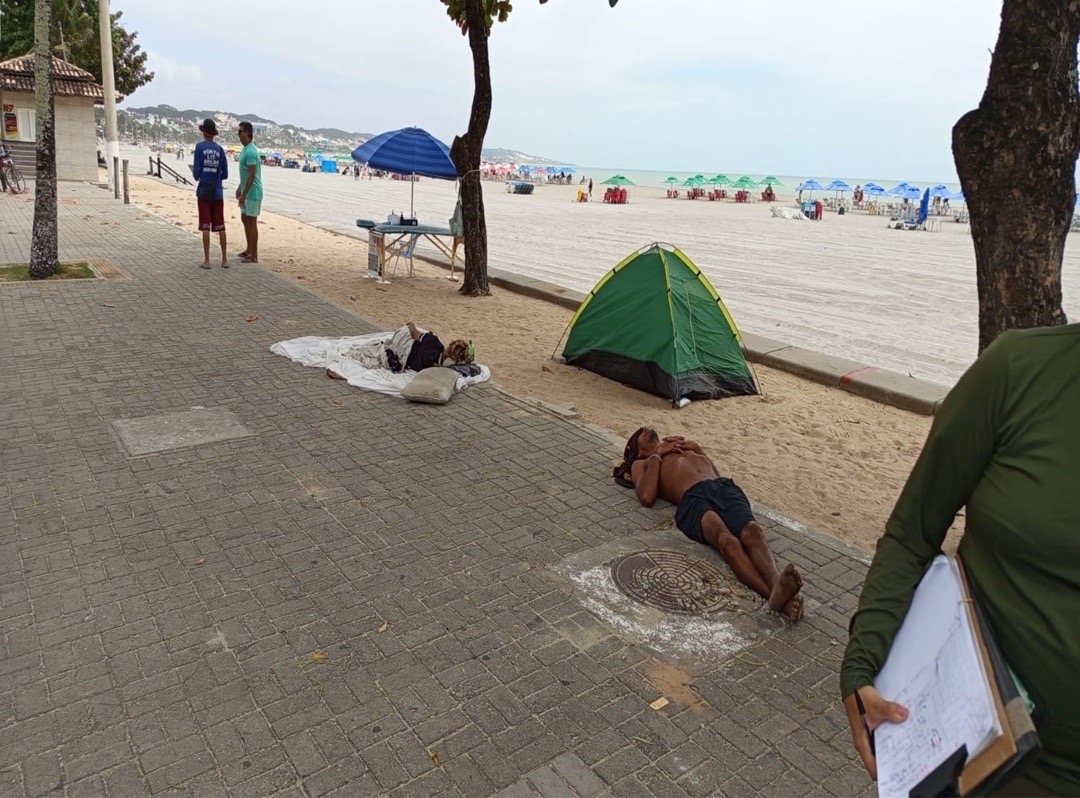 Semurb remove barracas de camping irregulares em Ponta Negra | Crédito: Foto:Divulgação/Semurb