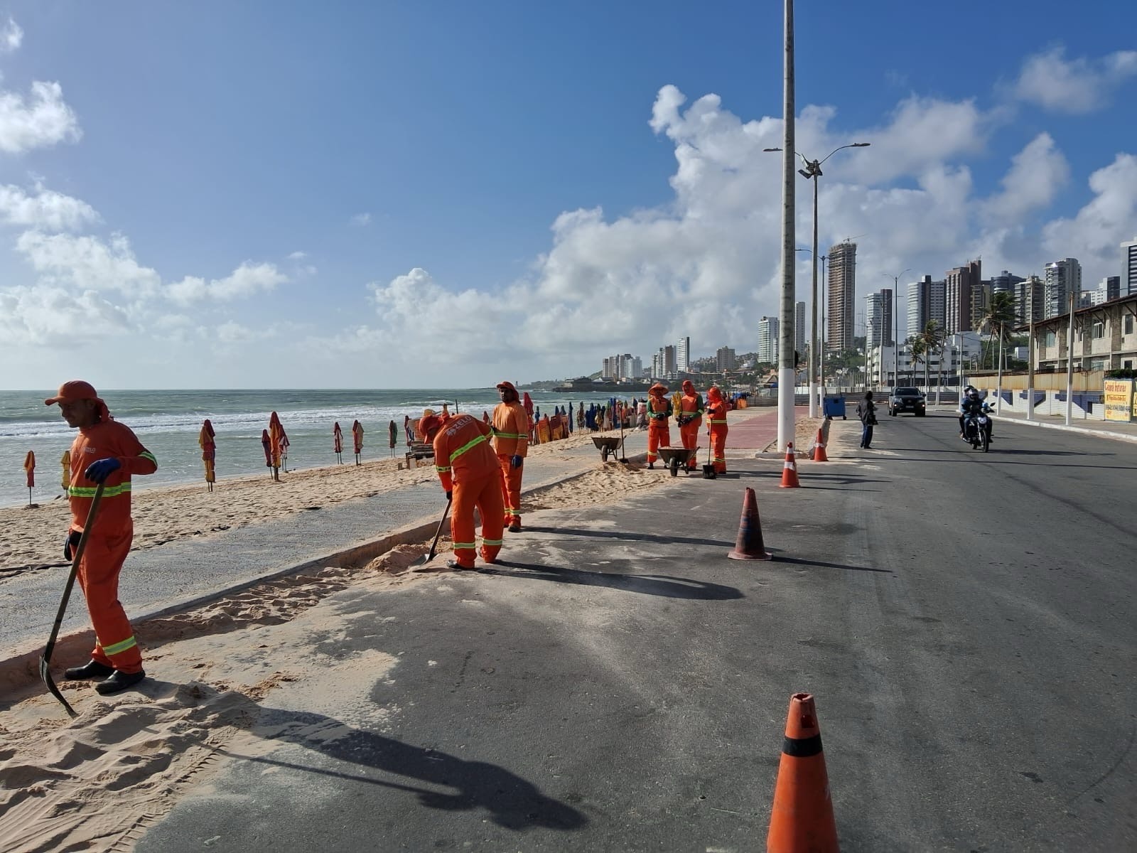Areia nas ruas da praia do Forte | Crédito: Urbana