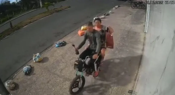 FireShot Capture 228 - [VÍDEO] Seis filhotes são abandonados dentro de sacola em frente a _ - [agorarn.com.br].png