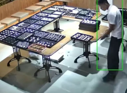 FireShot Capture 282 - Empresário perdoa funcionário que quebrou braceletes avaliados em R_ - [noticias.r7.com].png