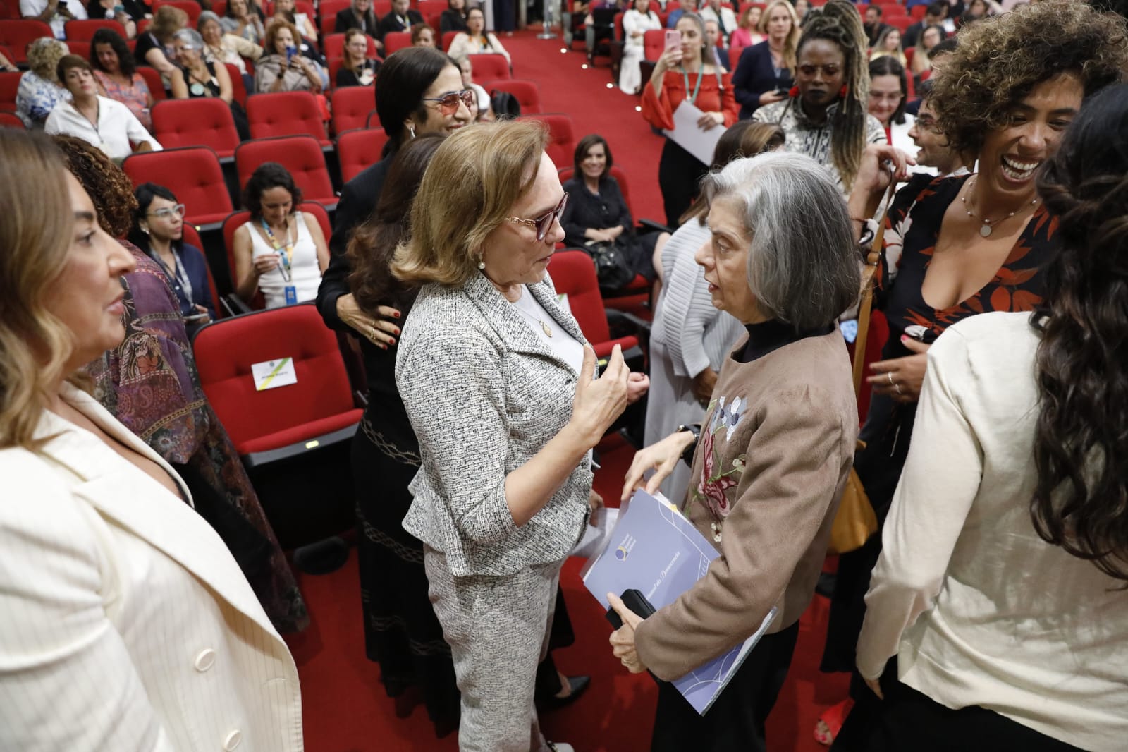 Zenaide Maia e Carmem Lúcia